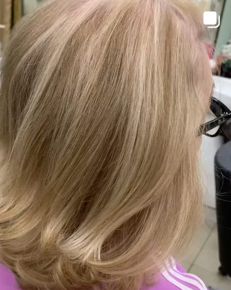 Cabelo loiro com luzes iluminadas